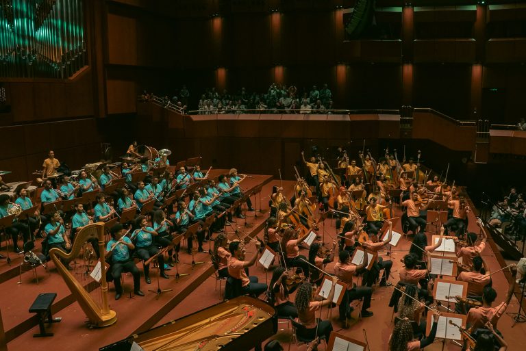 Jovens de Vitória da Conquista participam da 10ª turnê internacional da Orquestra NEOJIBA
