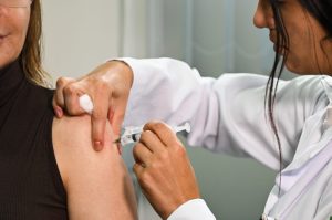 Vacinação contra gripe segue nas unidades de saúde e baixa adesão acende alerta em Vitória da Conquista