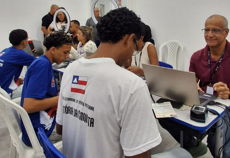 Rolê Cidadão leva emissão de documentos e serviços públicos para dentro das escolas em Vitória da Conquista