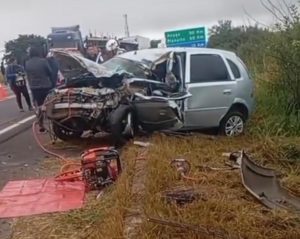 Acidente entre carro e caminhão deixa três feridos no Anel Viário de Conquista