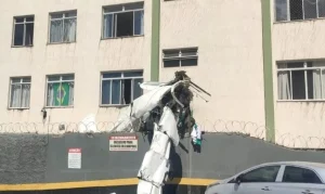Vídeo: Veja o momento em que avião bimotor bate em prédio em Belo Horizonte