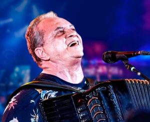 Show de Flávio José no Arraiá da Conquista fica sob ameaça após recomendação do MP-BA para redução de cachês