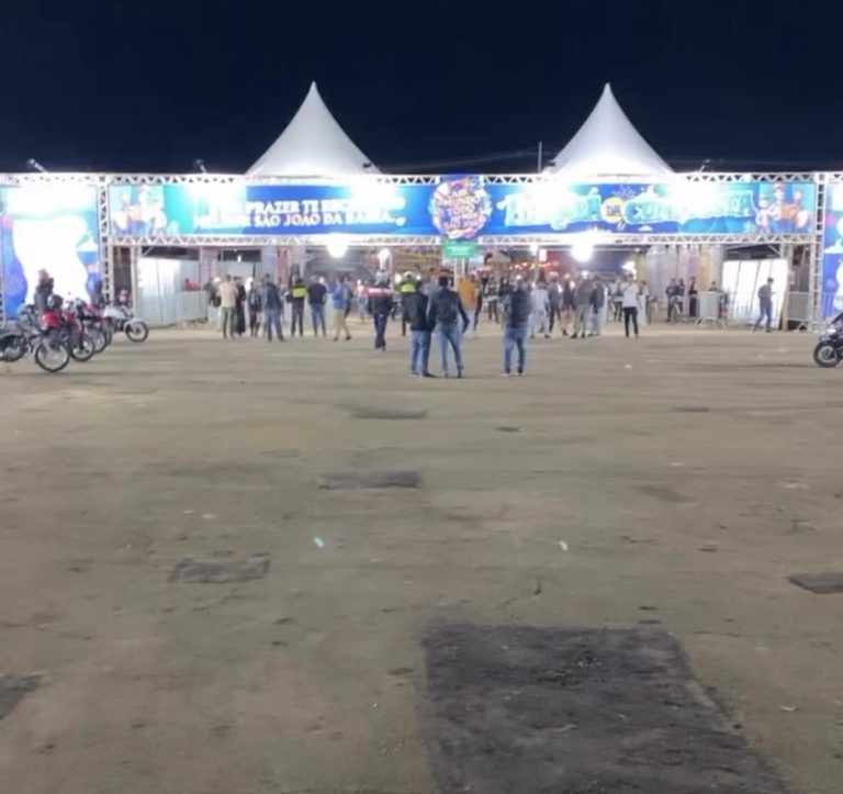 Arraiá da Conquista: Passageiros reclamam de tarifas abusivas e corridas clandestinas por aplicativo