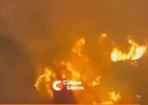 Fogos usados em chá revelação provocam incêndio de grandes proporções em Vitória da Conquista