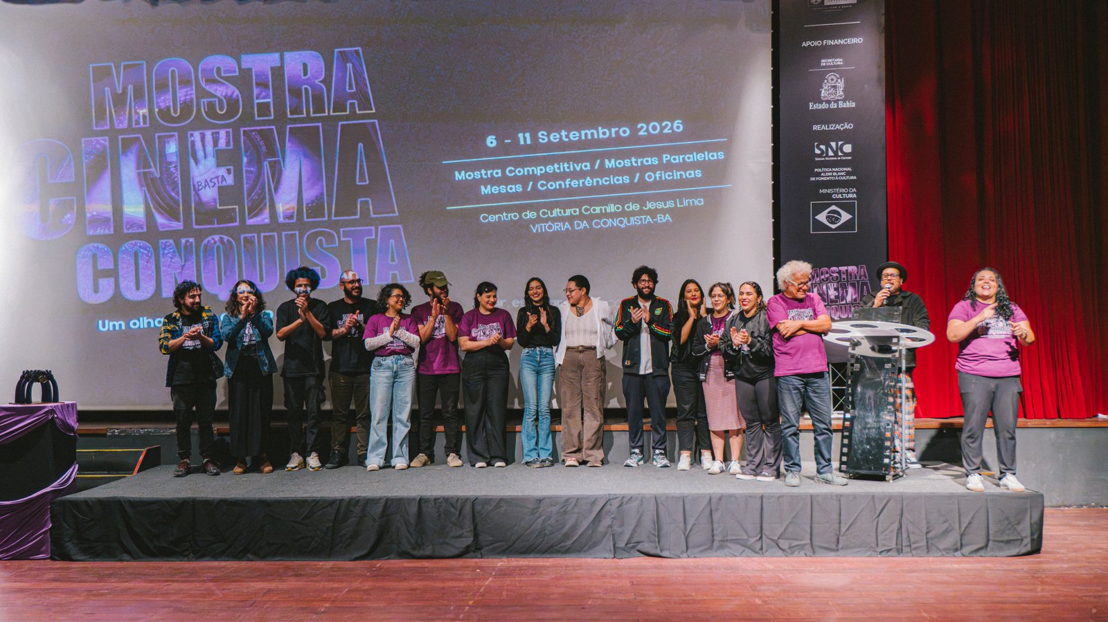Equipe mostra cinema conquista creditos ana julia ribas na premiação da Mostra Cinema Conquista