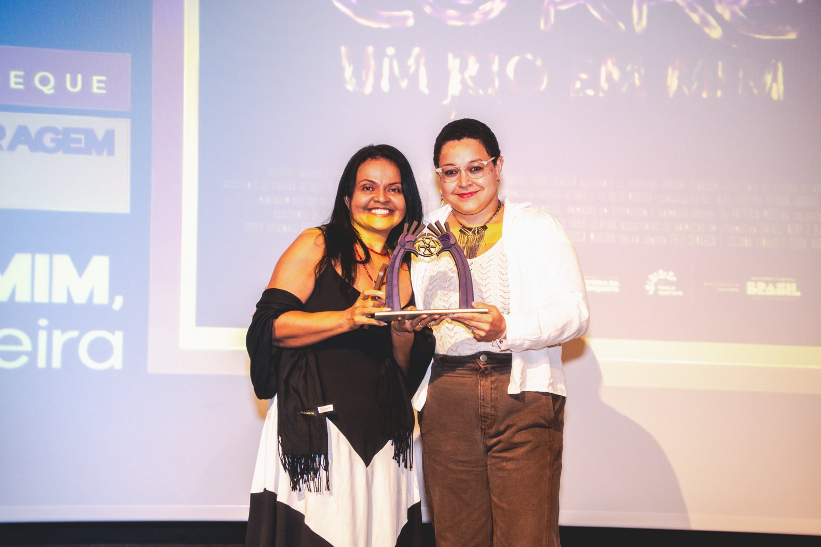 Melhor filme de curta metragem juri popular corre um rio em mim de patricia more na premiação da Mostra Cinema Conquista
