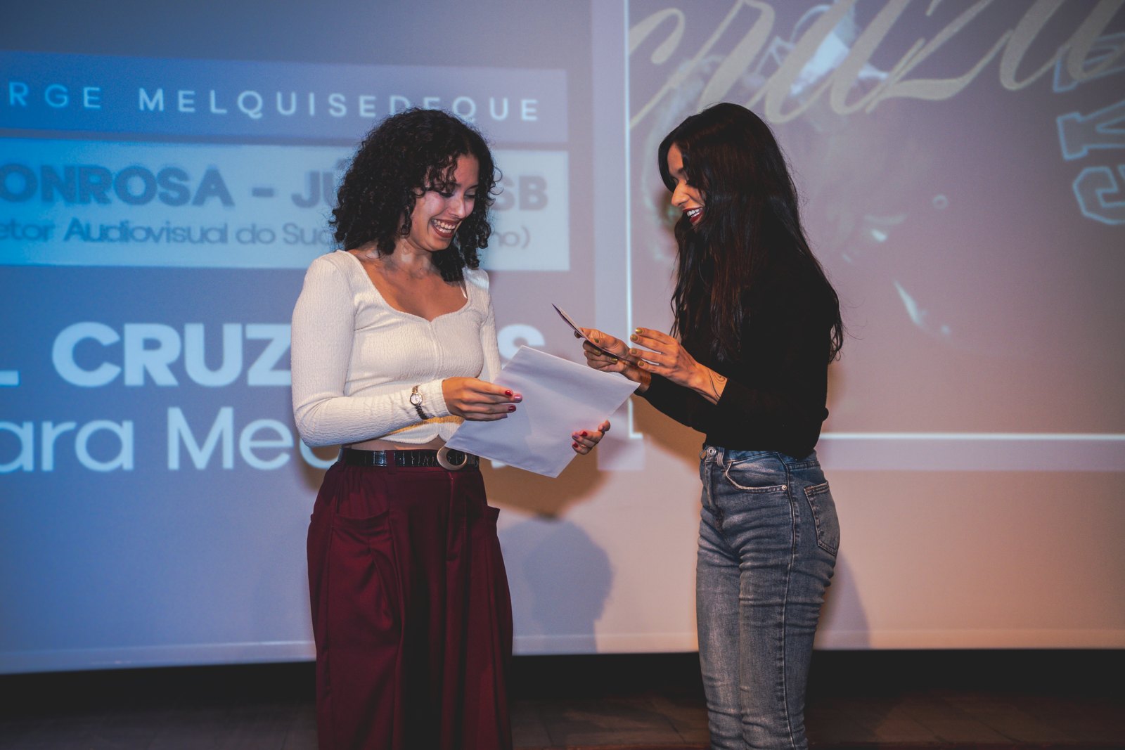 Mencao honrosa juri sasb estrelas mal cruzadas de ana clara medeiros creditos na na premiação da Mostra Cinema Conquista