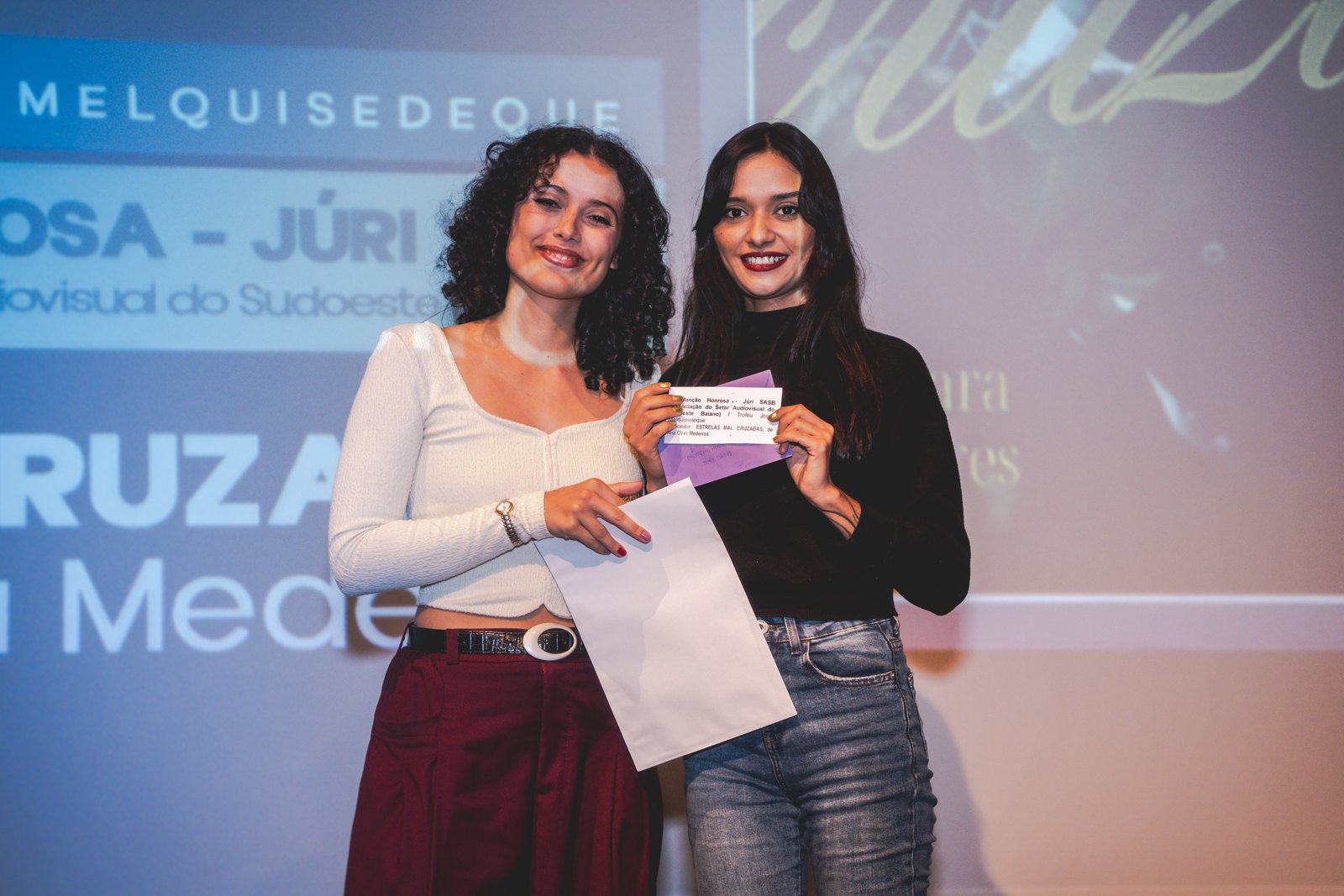 Mencao honrosa juri sasb estrelas mal cruzadas de ana clara medeiros creditos na na premiação da Mostra Cinema Conquista