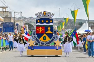 Desfile de 7 de Setembro reúne estudantes, instituições e comunidade em Vitória da Conquista