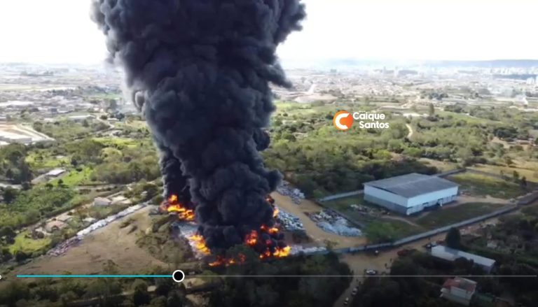 Imagens aéreas mostram o incêndio que atingiu área de aproximadamente 20 mil m² em Vitória da Conquista
