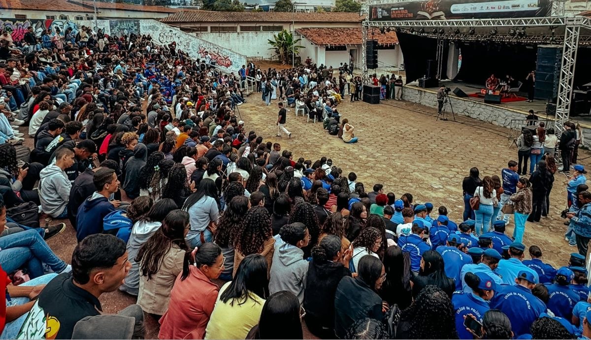 Grande público acompanha atividade em espaço aberto em Vitória da Conquista