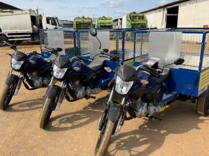 Ciclomotores entregues para reforço da coleta de lixo em Vitória da Conquista