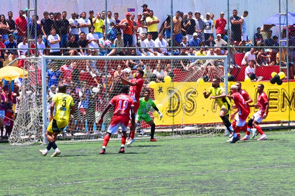 Final do Campeonato Municipal da Série A no Estádio Edvaldo Flores, em Vitória da Conquista