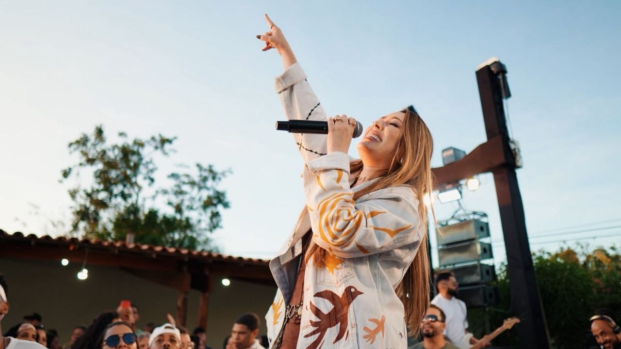 Larissa Gomes durante apresentação no projeto Meu País Limeira
