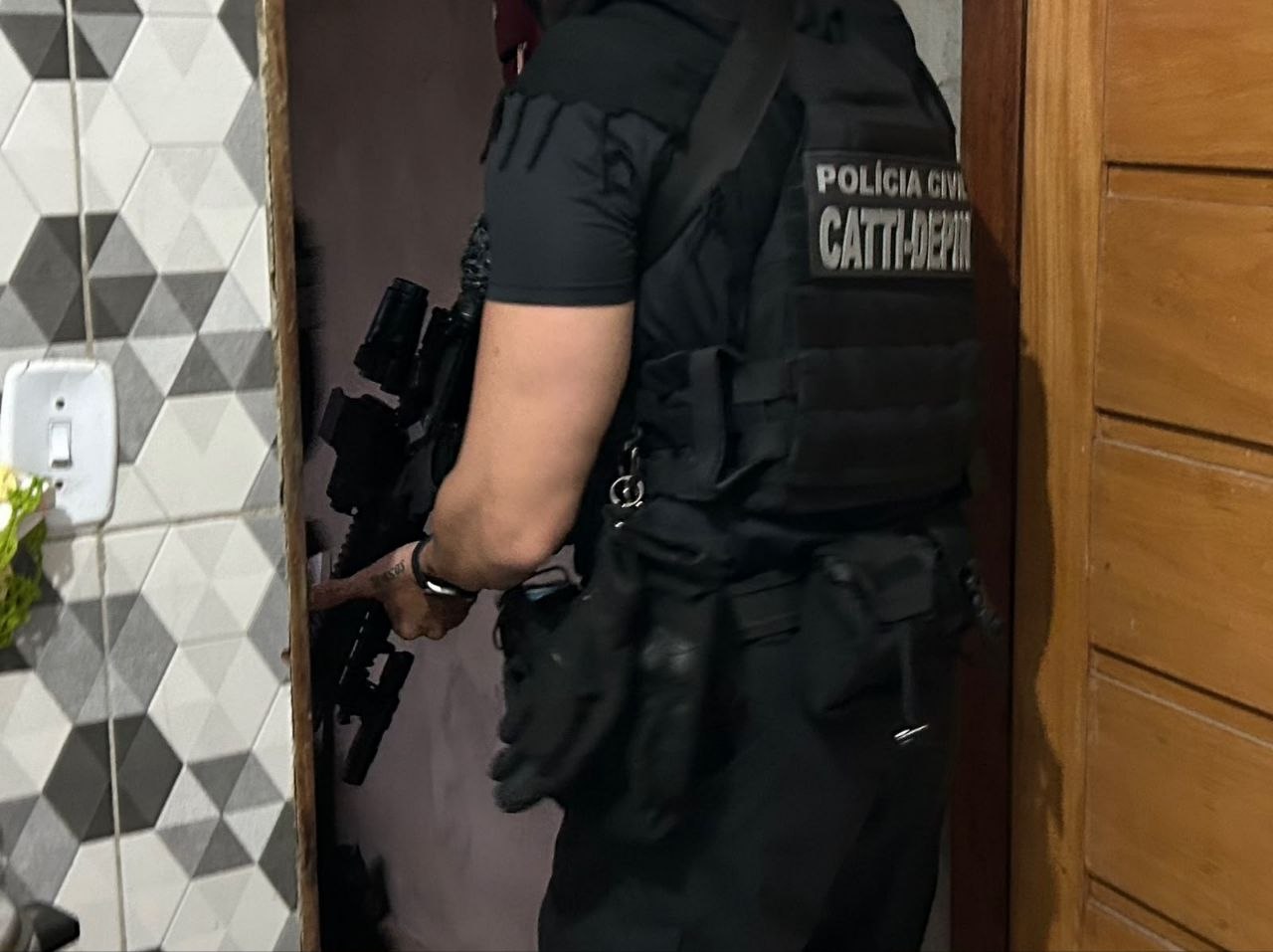 Policial civil durante ação em Vitória da Conquista