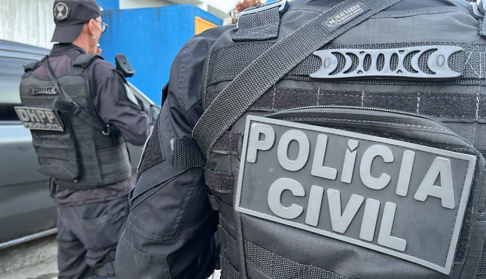Policiais civis durante ação em Itapetinga