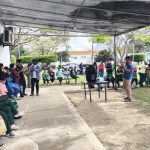 Reinaldo Neris fala a trabalhadores terceirizados durante paralisação na Uesb