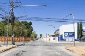Prefeitura inicia instalação de semáforos na Avenida Laura Nunes