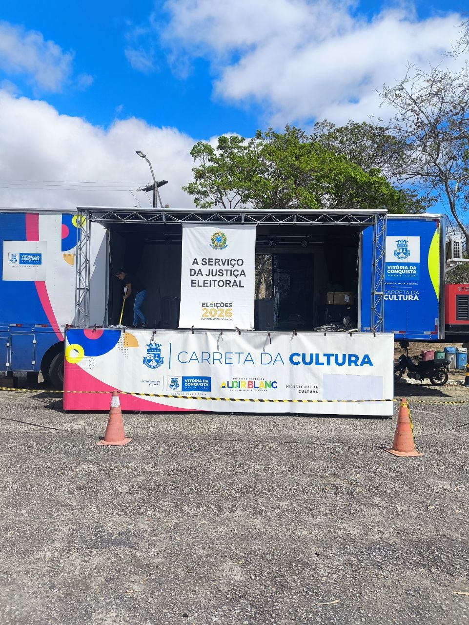 Carreta da Cultura a serviço da Justiça Eleitoral em Vitória da Conquista