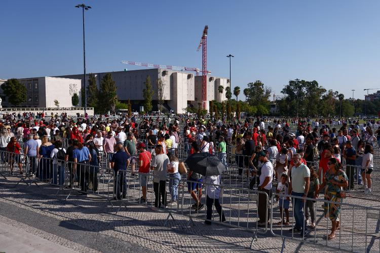 Brasileiros votam durante as eleições de 2026 em Lisboa, Portugal