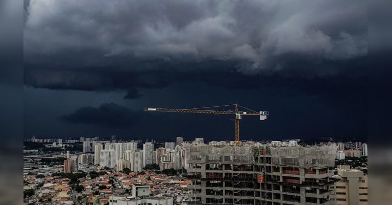 Chuva e ventos de até 60 km/h: Conquista segue em alerta até esta terça