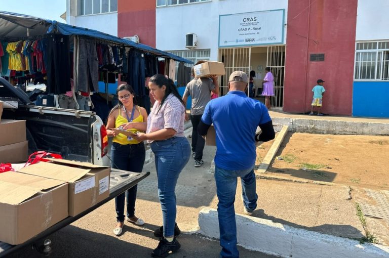 Cras de Conquista recebem kits com livros que participantes podem levar para casa