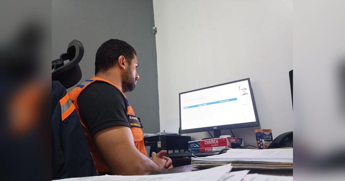 Representante da Defesa Civil acompanha orientações sobre o Guia para Ação Municipal El Niño, em imagem divulgada pela Prefeitura