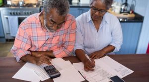 Renegociação de dívidas entre idosos cresce 26,59% na Bahia, aponta Serasa