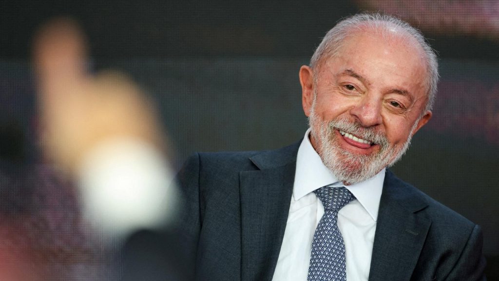 Lula anuncia PEC para transporte gratuito aos finais de semana
