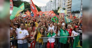Atos de apoio a Lula reúnem milhares no Rio e em Brasília