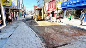Obra na Francisco Santos amplia calçadas e transfere ponto de táxi