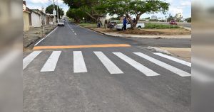 Rua Paulino Fonseca ganha 700 metros de asfalto novo e sinalização em Conquista