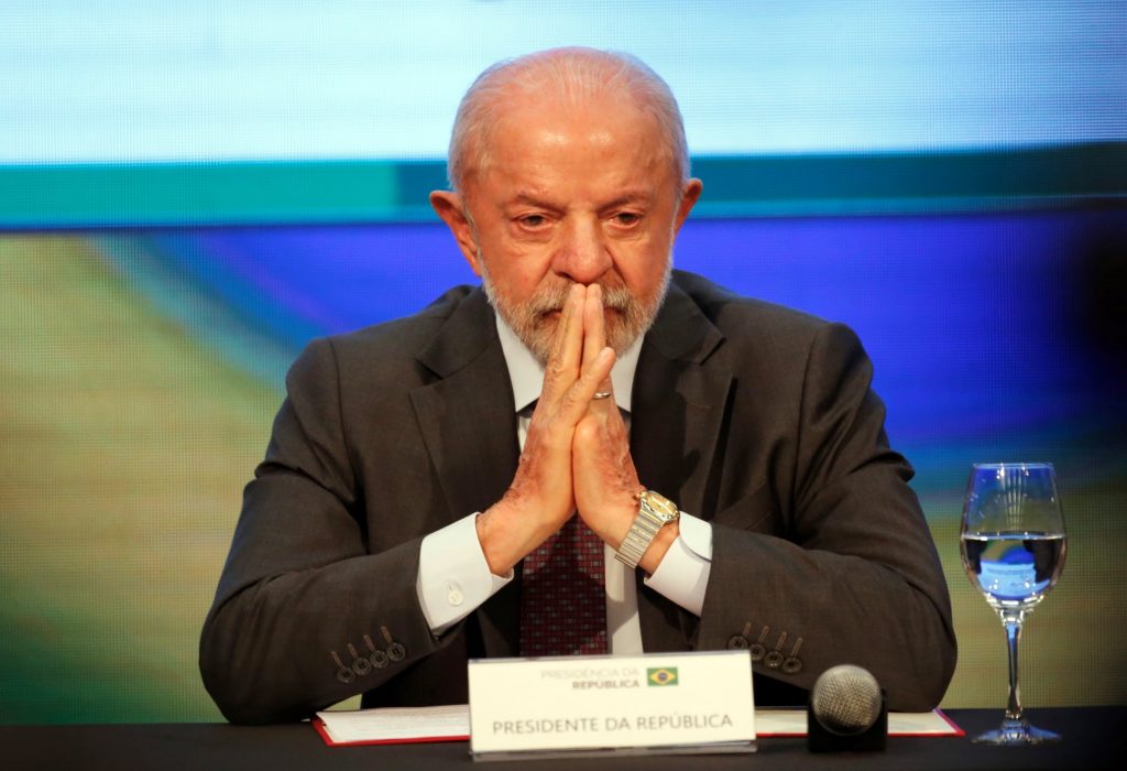 TSE proíbe Globo de exibir púlpito vazio de Lula em debate presidencial