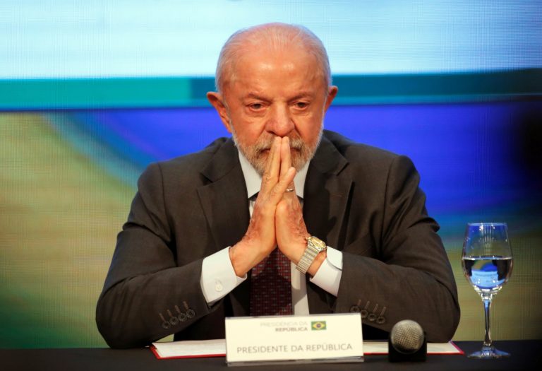 TSE proíbe Globo de exibir púlpito vazio de Lula em debate presidencial