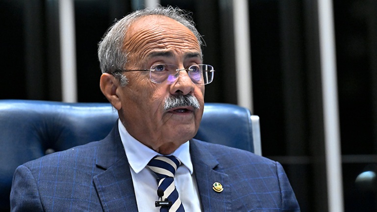 Senador durante sessão, em imagem de apoio divulgada pela Agência Senado