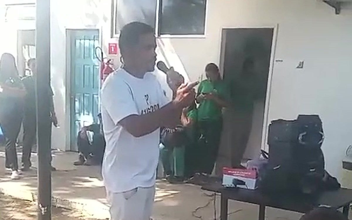 Plenária de trabalhadores terceirizados durante paralisação na Uesb