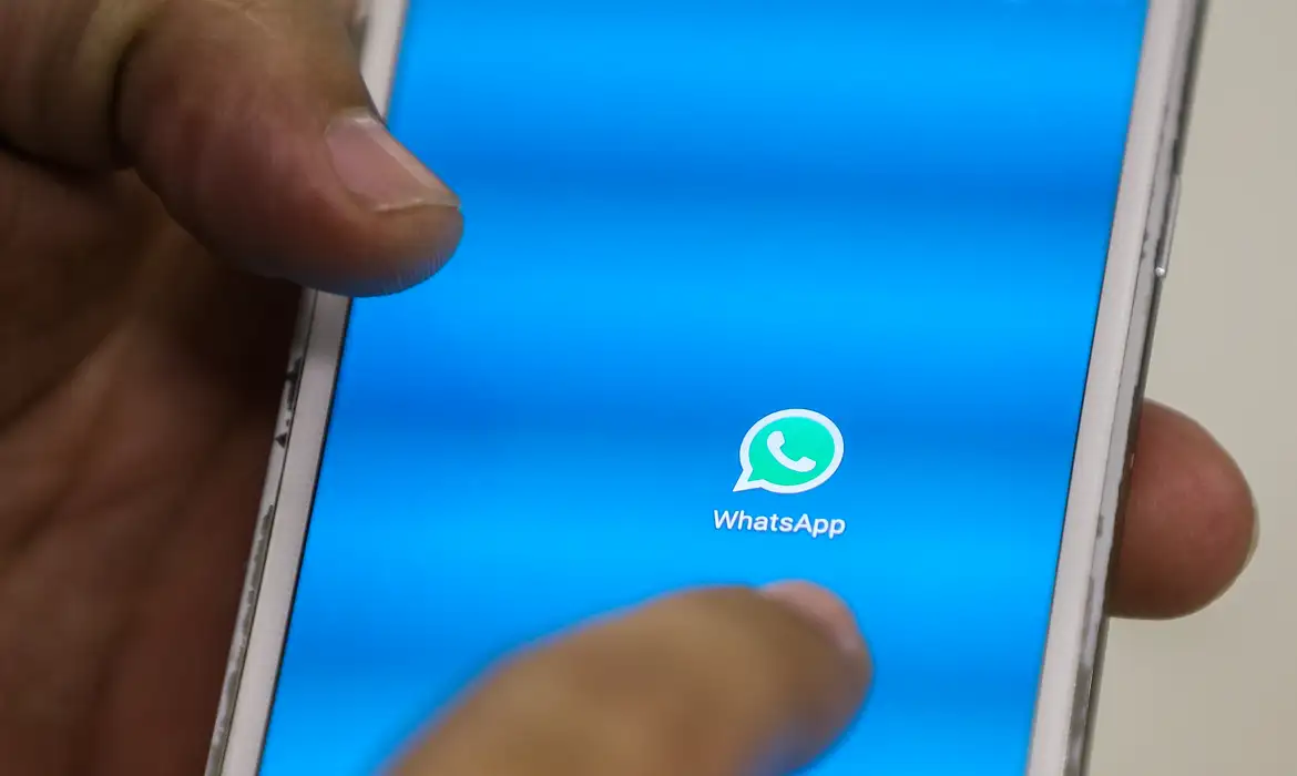 Ícone do WhatsApp em tela de celular